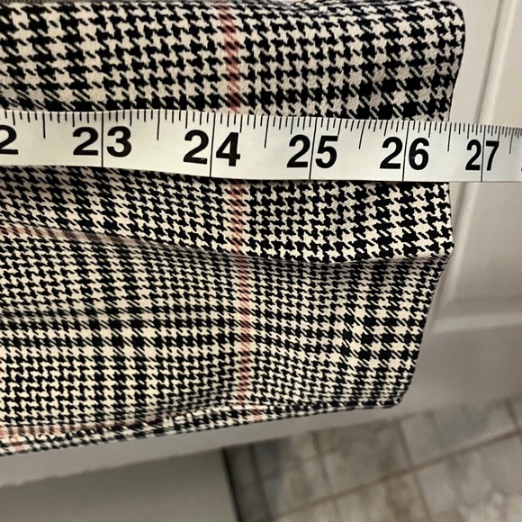 Like new. Old Navy sz 14. Waist 30”-31” inseam cropped in is 26”. Real pkts in - Picture 9 of 11